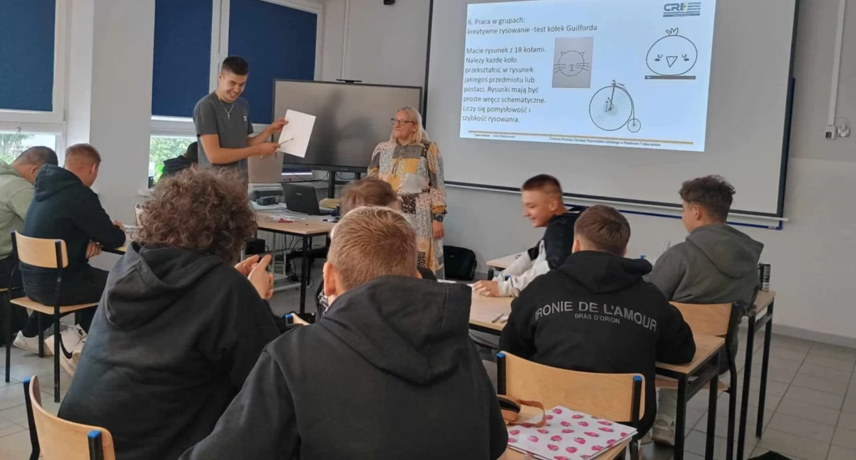 Z nożyczkami w krainie matematyki. W Mechaniku odbyły się nietypowe warsztaty