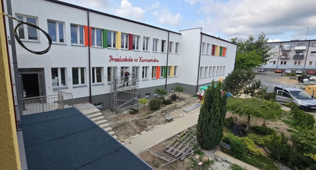 Rozbudowa i modernizacja Publicznego Przedszkola w Kamieńsku na finiszu. Czy będą gotowi na wrzesień?