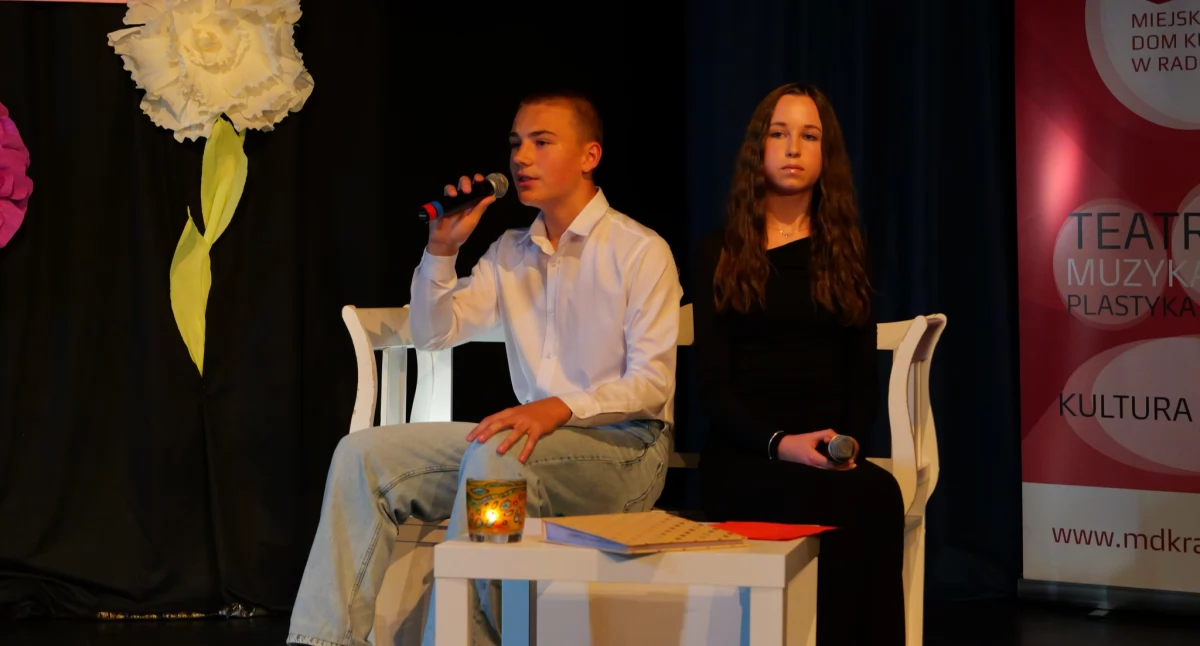 Miłość w poezji i muzyce. Uczniowie Piątki wystąpili w Miejskim Domu Kultury