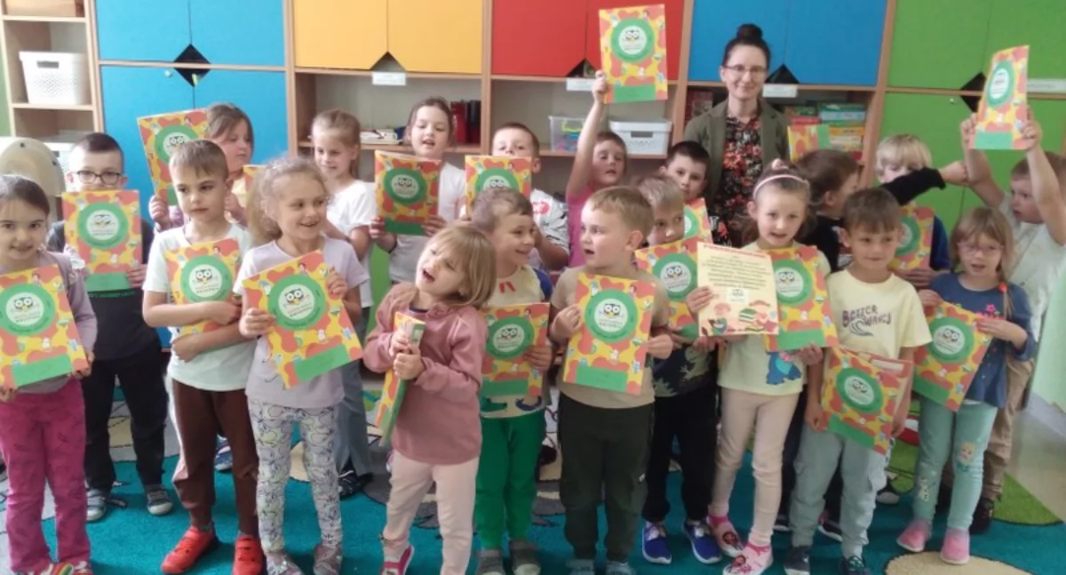 Dzieci z przedszkola w Gidlach zakończyły literacką przygodę z projektem „Nasza Mała Biblioteka”
