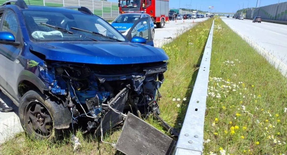 Wypadek na autostradzie A1. Zderzenie trzech samochodów osobowych. Jedna osoba poszkodowana 