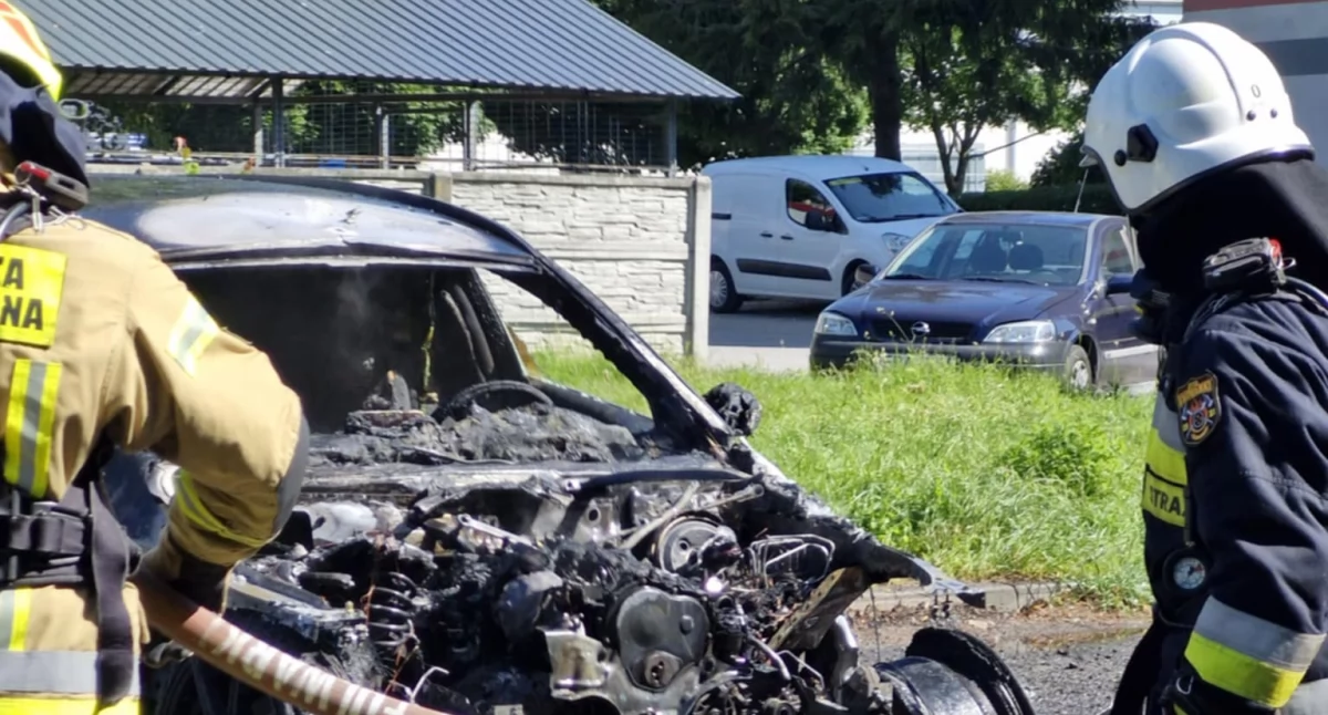 Pożar samochodu na parkingu przy ulicy św. Jadwigi Królowej