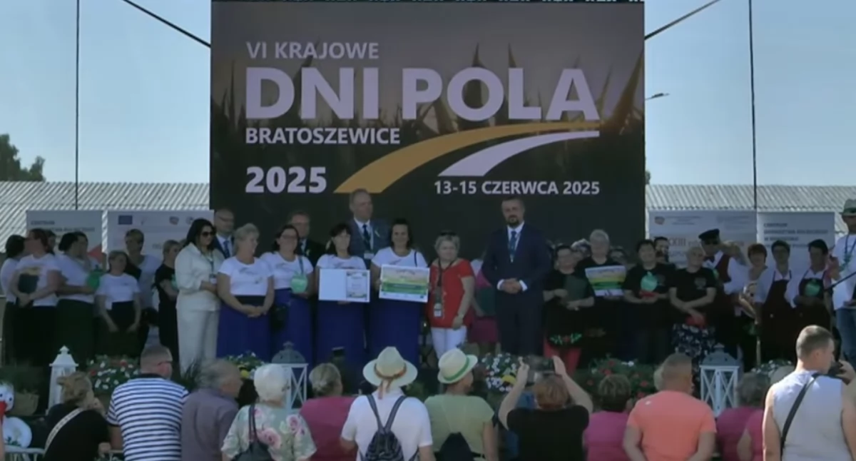 Kugiel przygotowany przez KGW Józefinki w Józefowie Starym na podium krajowego konkursu kulinarnego „Najlepsze danie krajów UE”