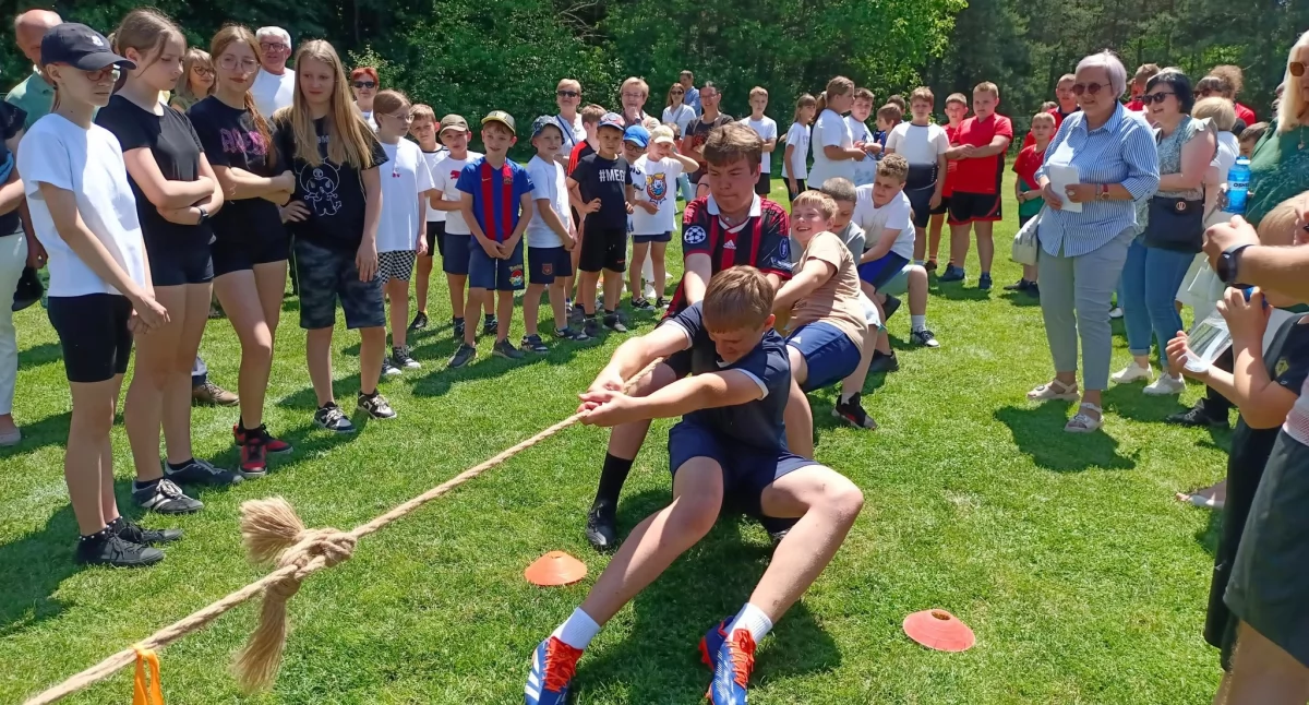 Weekend w Krzętowie spędzali na sportowo! Uczniowie z gminy Wielgomłyny rywalizowali w Szkolnych Igrzyskach Sportowych