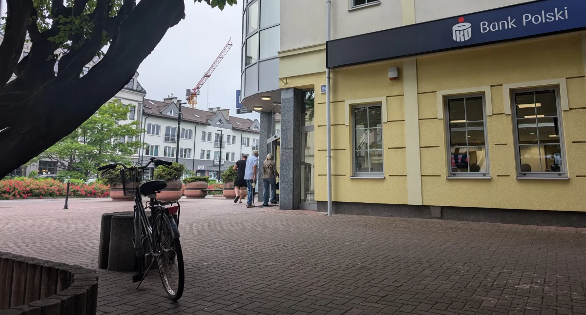 Stacjonarne banki przejdą do historii. oddziały się nie opłacają, tylko Internet