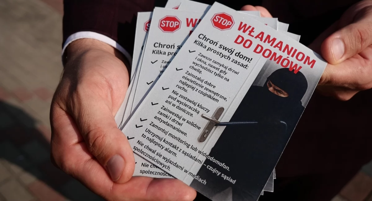 Kamieńsk: wspólny patrol policji i burmistrza w ramach Europejskiego Dnia Przeciwdziałania Włamaniom do Domów