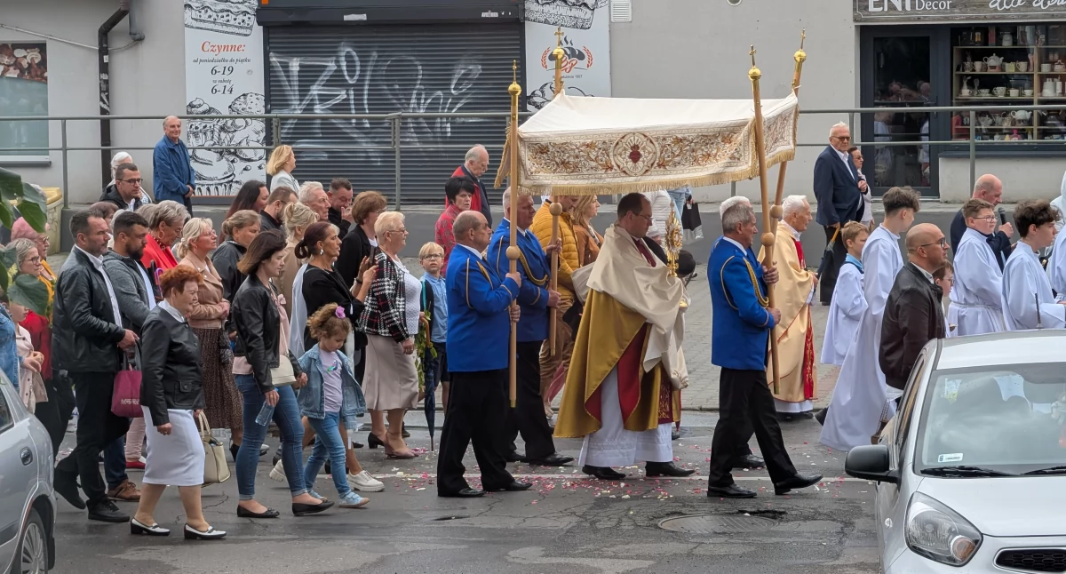 [ZDJĘCIA] Uroczystość Najświętszego Ciała i Krwi Chrystusa, czyli procesja Bożego Ciała na ulicach miasta