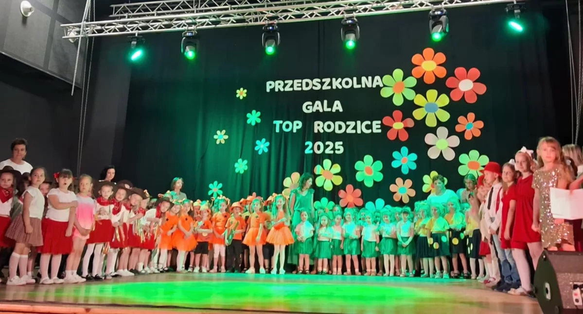 Dzień Mamy i Taty w Przedborzu. Mali artyści wystąpili na scenie Miejskiego Domu Kultury