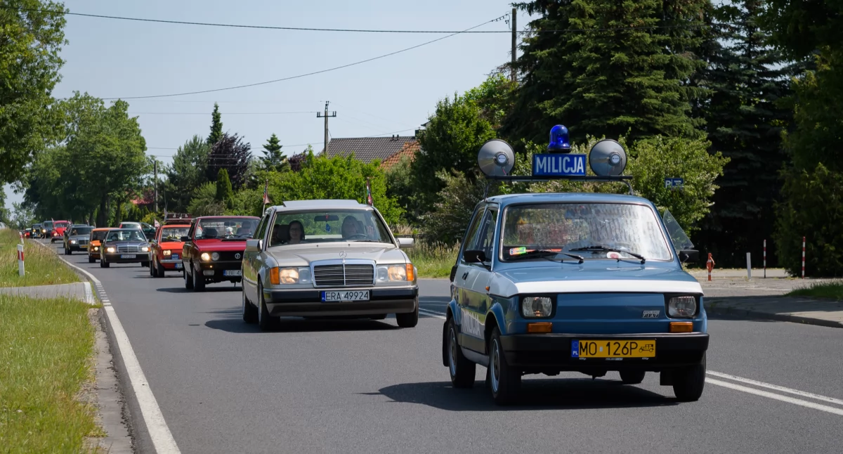 Gdzie drwa rąbią, tam klasyków zabraknąć nie może. Motoryzacyjne perełki uświetniły eliminacje do Mistrzostw Polski Drwali 