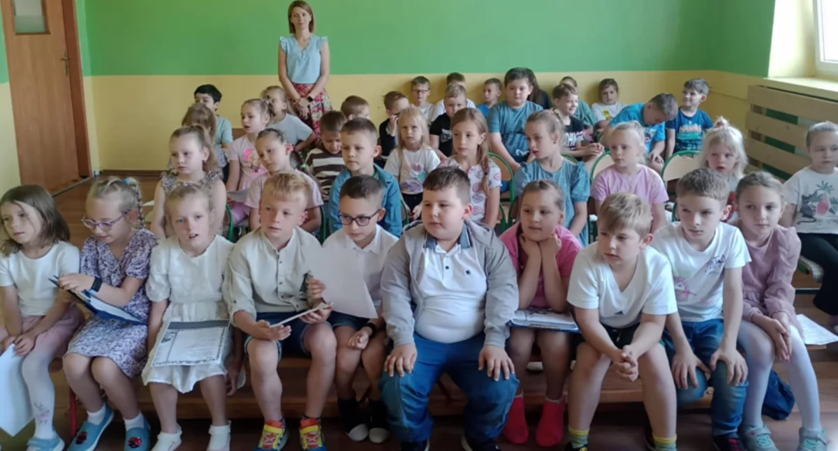 Szkolny Konkurs Interpretacji Tekstu - Rodzina w poezji dziecięcej w PSP nr 2. Laureatką została  Aleksandra Jackowska 