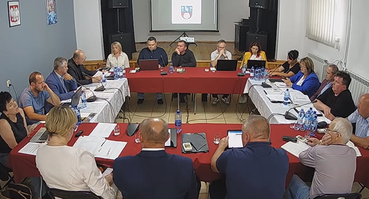Wójt Lech Bugaj z wotum zaufania. Sesja absolutoryjna w Gminie Gidle i raport o stanie gminy za 2024 rok