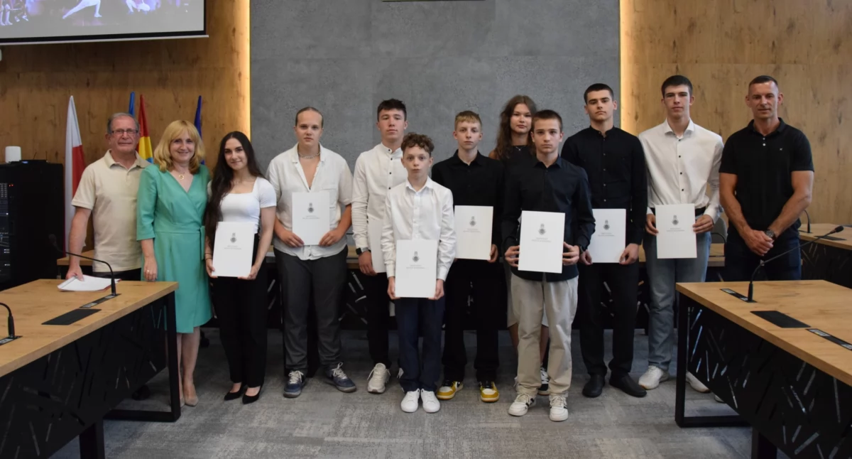Dziesięcioro sportowców odebrało stypendia za wyniki osiągnięte w pierwszym półroczu