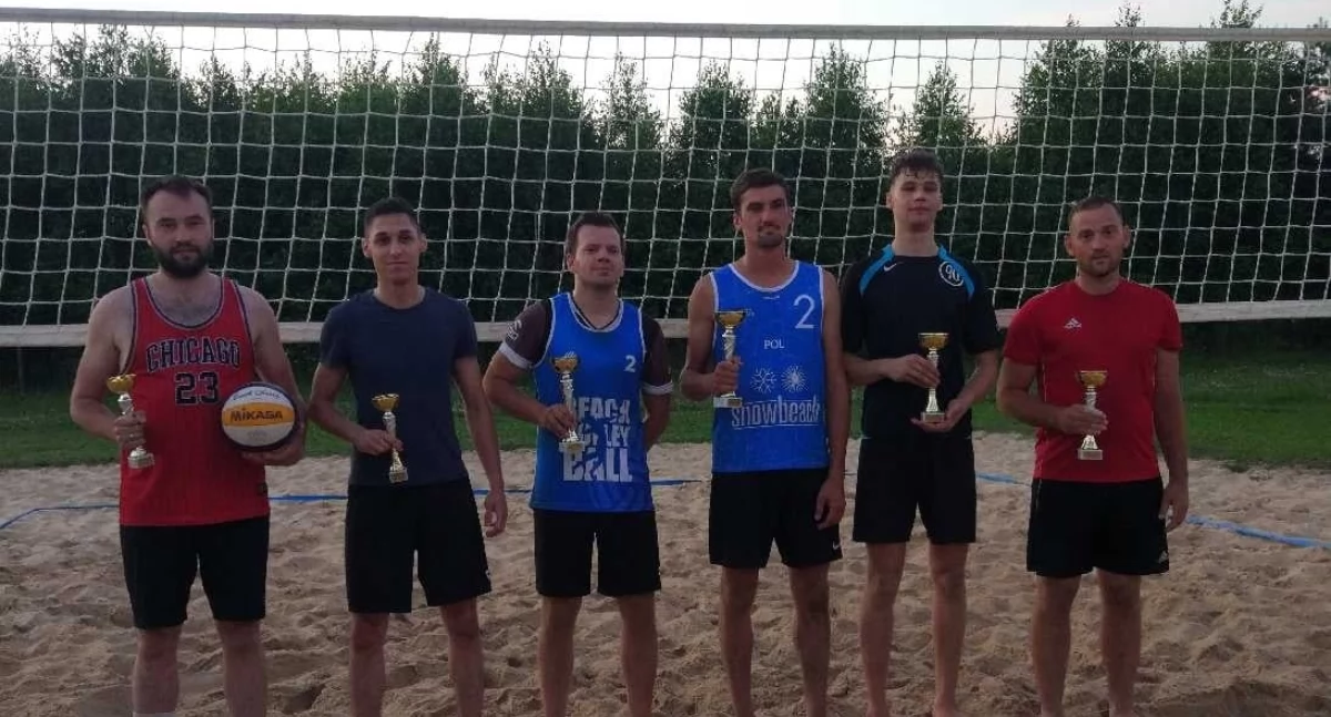 Turniej siatkówki plażowej w Kodrębie. Do wygrania puchar wójta 