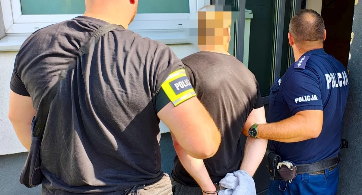 Policjanci zatrzymali dwóch mężczyzn i kobietę, którzy handlowali narkotykami. Sprzedawali je również nieletnim 