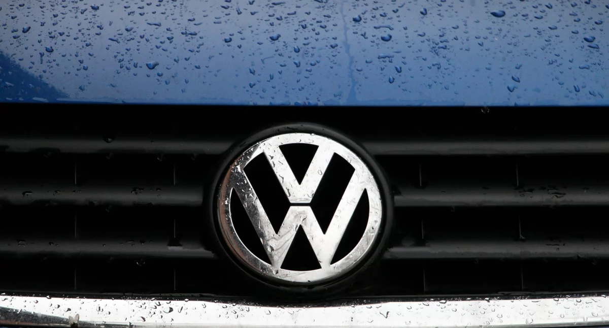 Kolizja w miejscowości Wojciechów. 23-letni kierowca Volkswagena Polo doprowadził do zderzenia z Volkswagenem Bora