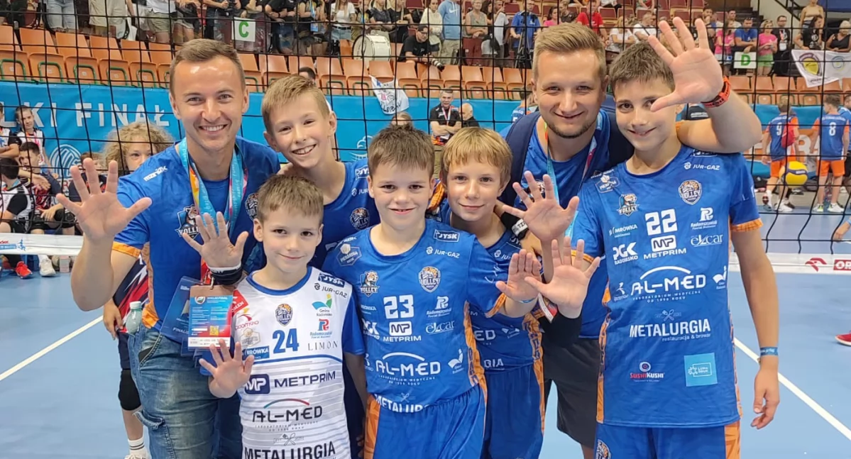 Piąte miejsce młodych radomszczańskich siatkarzy KS Volley Radomsko w Mistrzostwach Polski Kinder Joy of moving