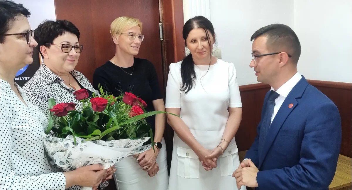 Wójt Gminy Wielgomłyny z absolutorium za 2024 rok. Marcin Tomczyk otrzymał jednogłośne poparcie Rady Gminy