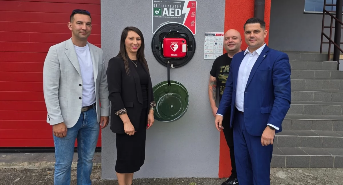 Kolejny defibrylator AED w gminie Kamieńsk. Urządzenie pojawiło się w Gorzędowie