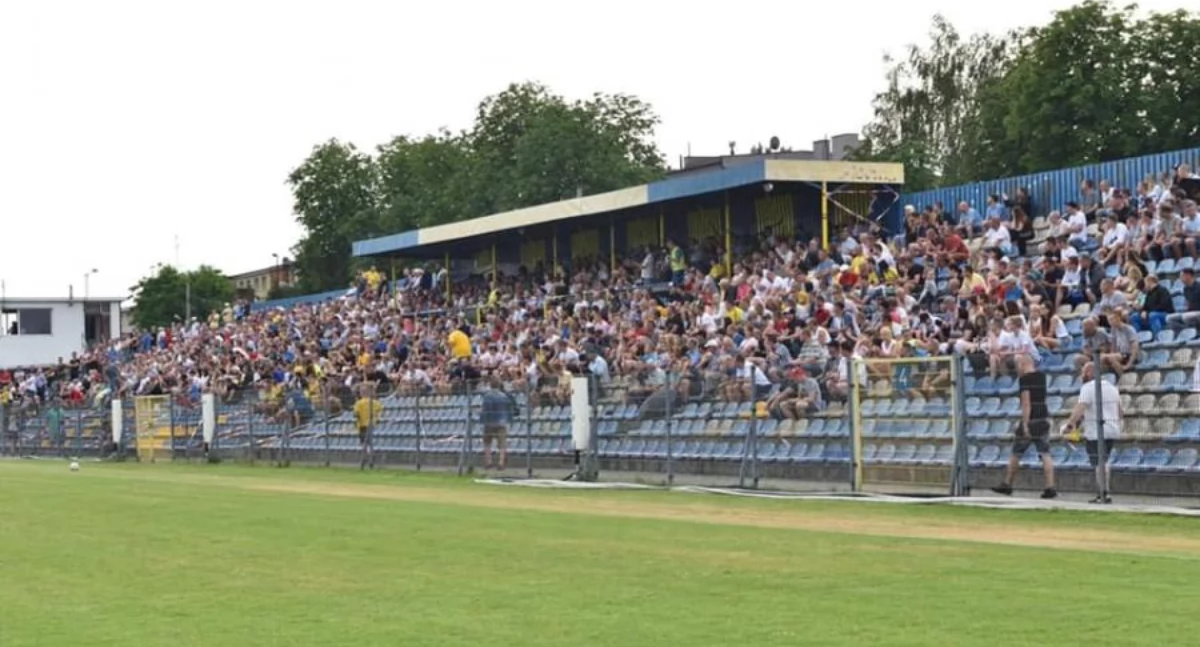 Urząd informuje: - Wykonawca ma już pozwolenie na rozbiórkę. I zaraz zaczną się prace na stadionie przy Brzeźnickiej. Chodzi o trybunę