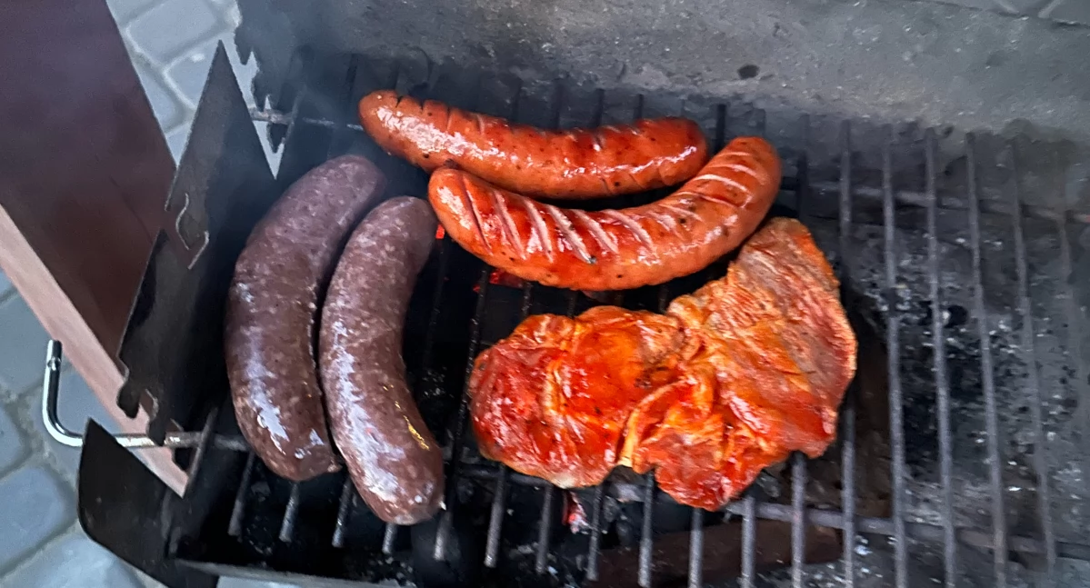 Grill, muzyka i dobra zabawa. W Kamieńsku szykuje się wakacyjne grillowanie z potańcówką