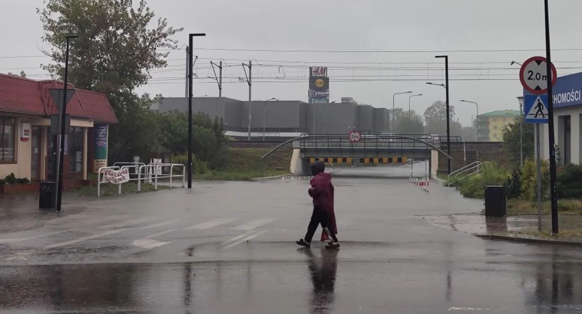 Uwaga! Na dzisiaj synoptycy zapowiadają burze nad naszym powiatem. Może spaść więcej deszczu, niż normalnie przez cały miesiąc