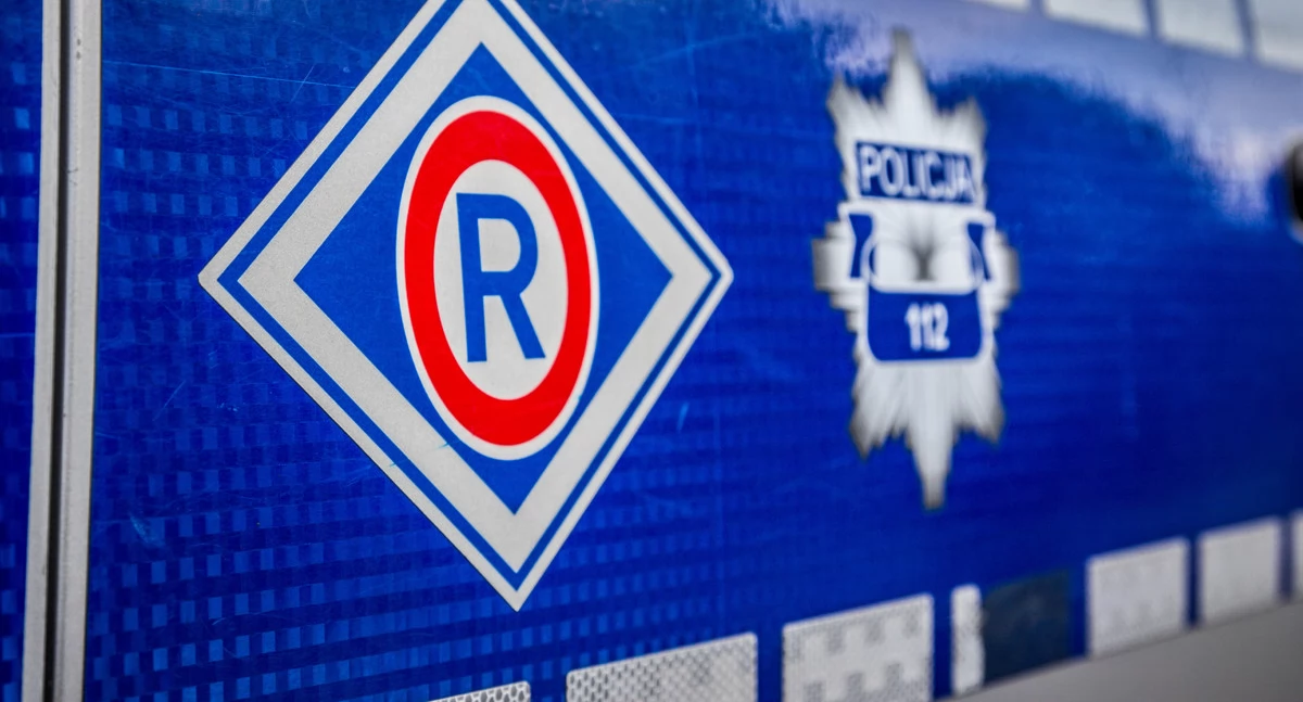 81-latek za kierownicą autokaru nie zauważył kobiety, która wiozła w wózku dziecko 