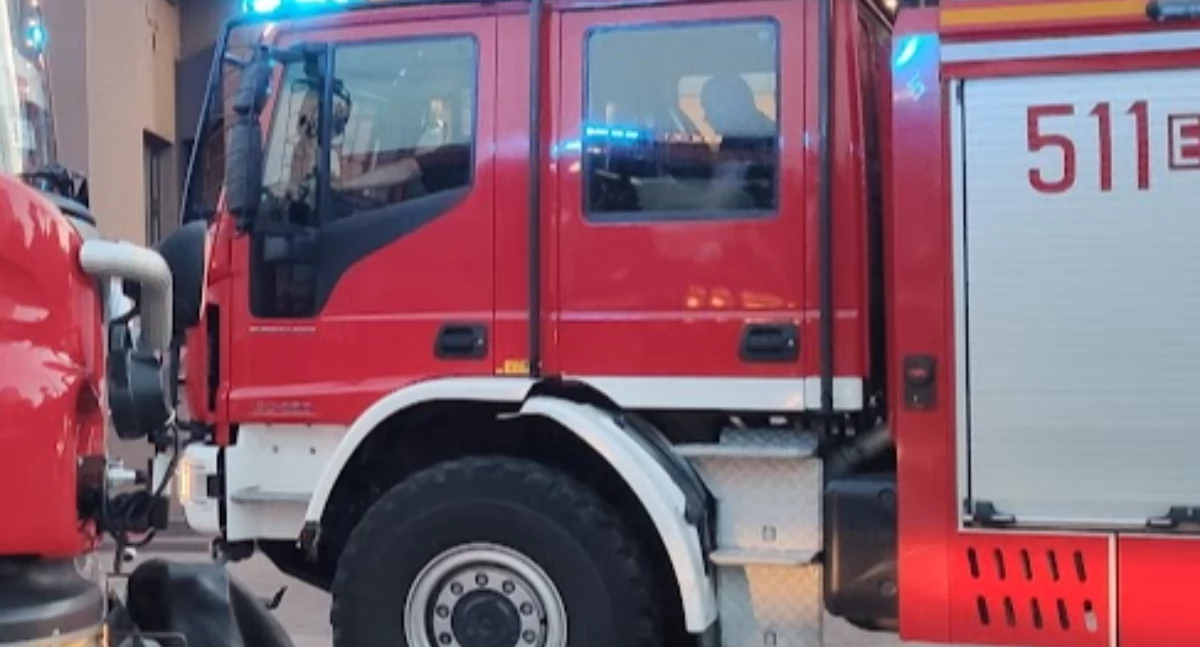 Niż genueński. Raport pogodowy z powiatu radomszczańskiego. Starszy mężczyzna utknął na dachu domu