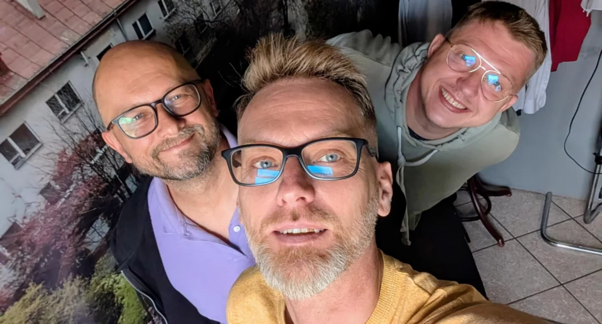Sztuczna inteligencja oszalała i bluzga, Hołownia się miota. Jakie jeszcze atrakcje na dziś? [podcast Redakcyjne Kolegium Wyborcze]