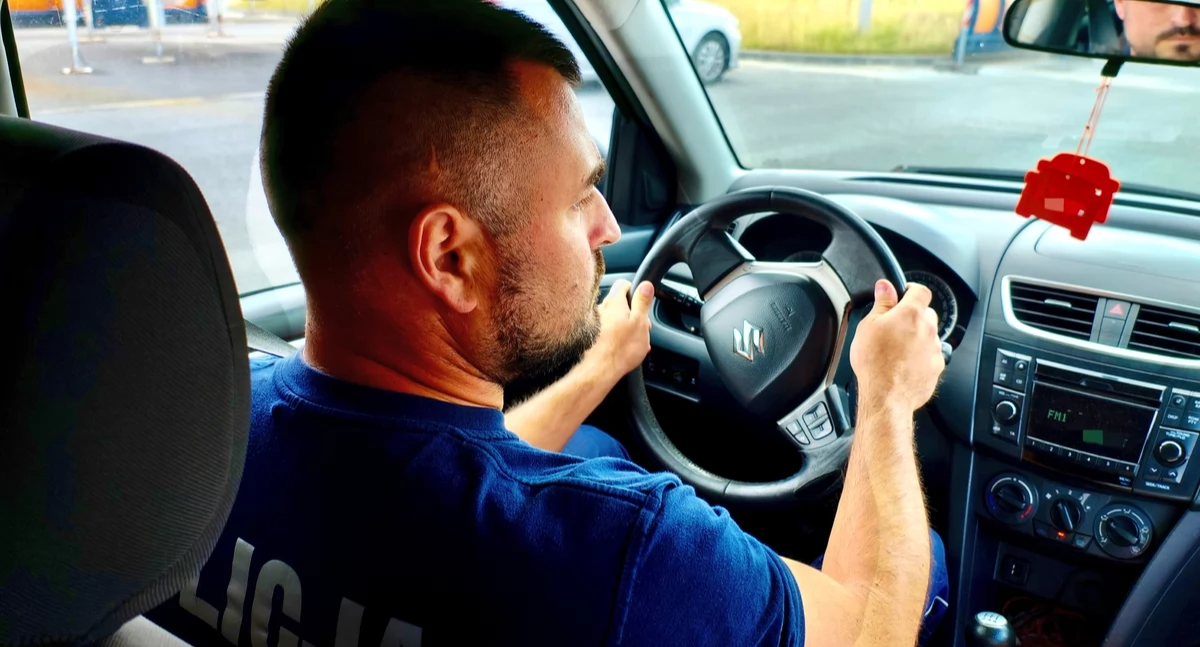 Radomszczańscy policjanci ćwiczyli jazdę w poślizgu i nagłe manewry, bo czasem liczą się sekundy