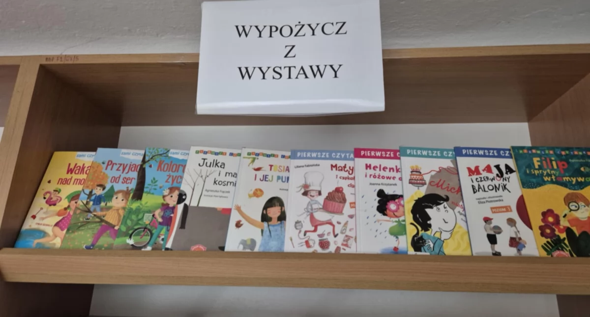 Wypożycz z wystawy. Z myślą o najmłodszych filia biblioteki przygotowała wystawę książek do samodzielnego czytania