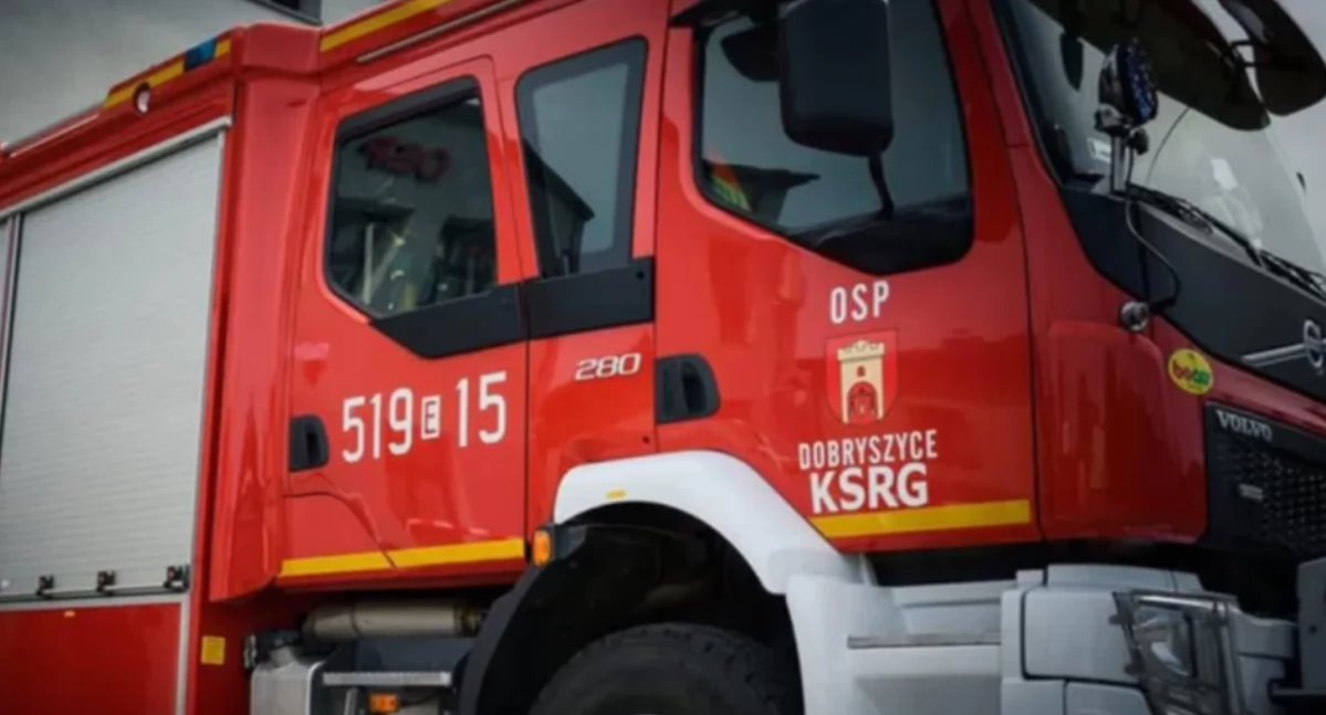 Na Brzeźnickiej zasłabła kobieta za kółkiem. 53-latkę karetka zabrała do szpitala 