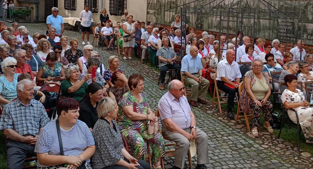 Koncert Ludowe Inspiracje. W Muzeum Regionalnym wystąpił Chór z Kobiel Wielkich, Radomska i Kietlina