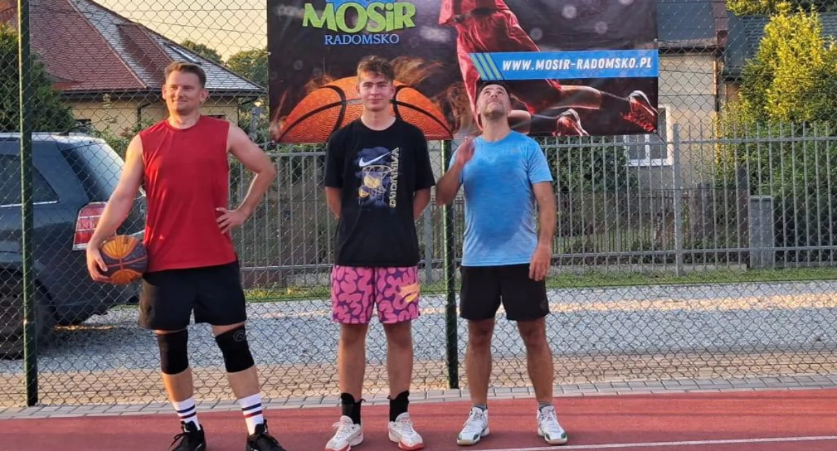 Wakacyjna Liga Koszykówki 3x3 w Radomsku rozpoczęta. Na prowadzeniu po pierwszych rozgrywkach drużyna BUKO TEAM