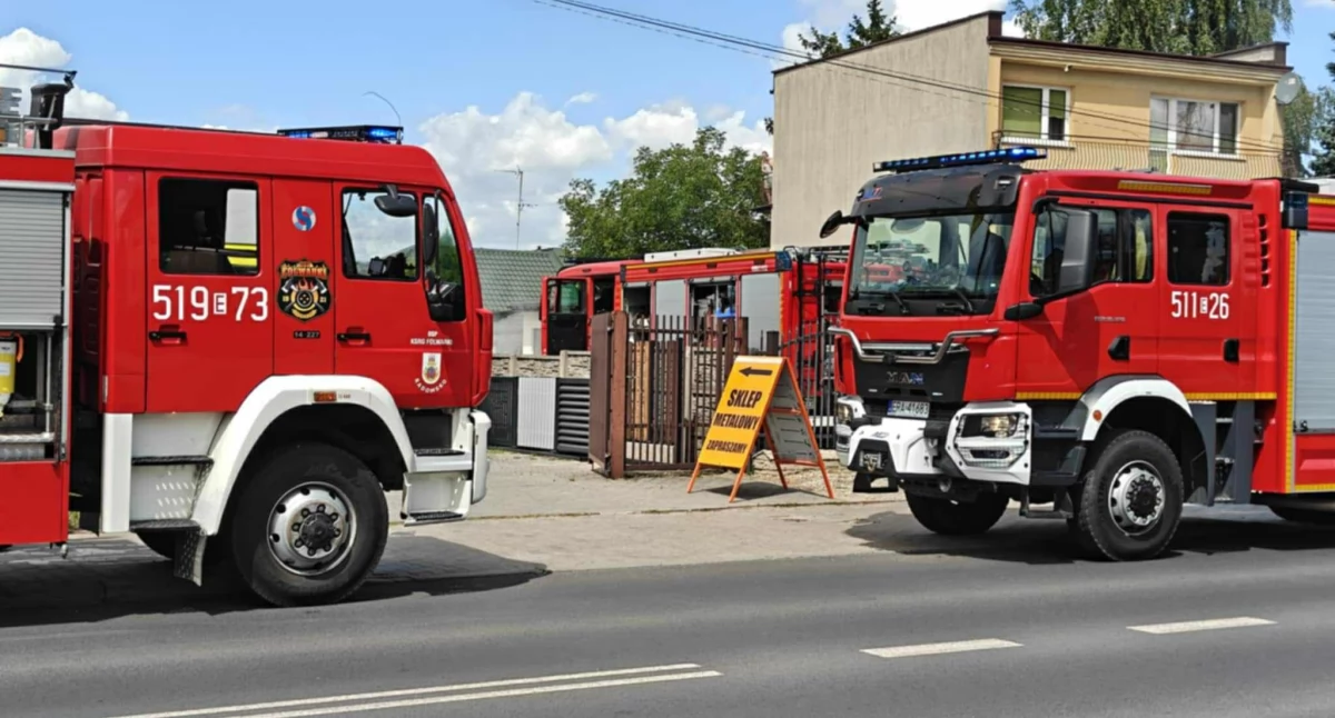 Pożar warsztatu samochodowego przy ul. Krakowskiej. Interweniowały trzy jednostki straży pożarnej 