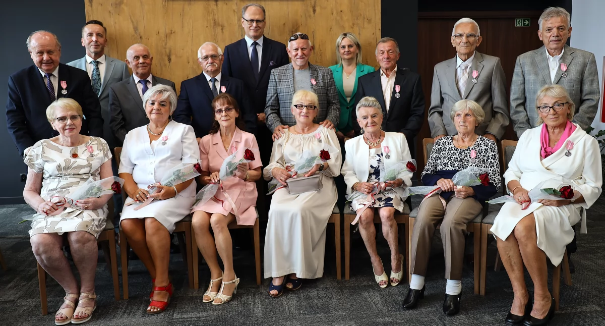 Siedem par z Radomska świętowało Złote Gody. Medale za długoletnie pożycie małżeńskie wręczono w urzędzie miasta