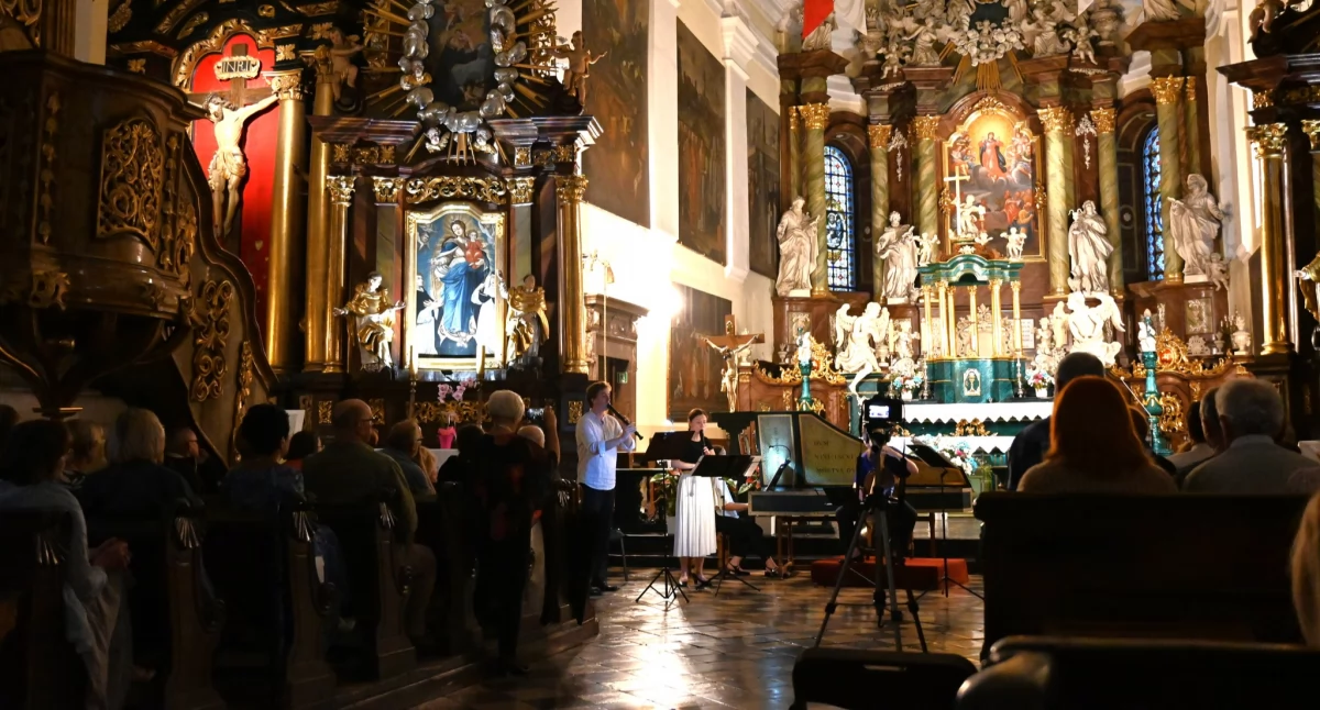 „Gidle. Mała Ojczyzna - Wielka Historia”. Koncert w Sanktuarium Matki Bożej Uzdrowienie Chorych w Gidlach i wystawa malarstwa