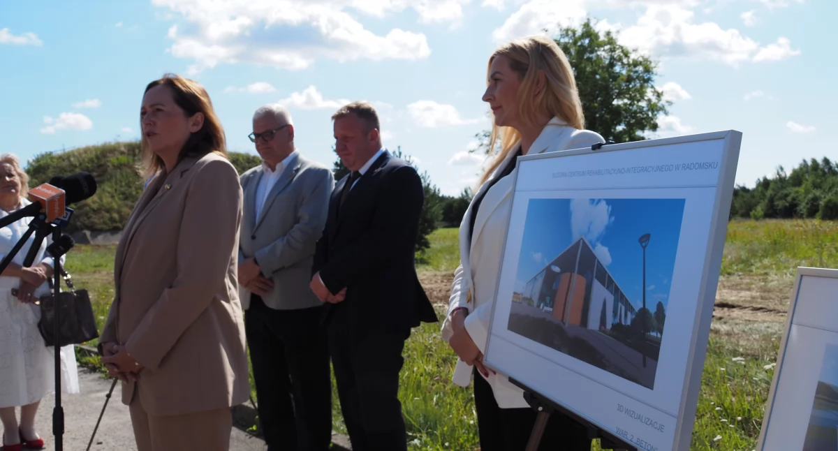 21 mln zł na Centrum Rehabilitacyjno-Opiekuńcze. Powiat i urząd marszałkowski podpisały umowę [FILM]
