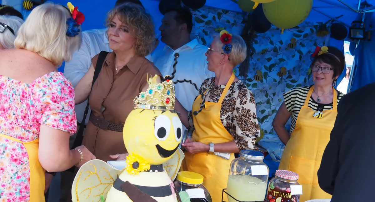 Bawią się Gomunice i okolice. Święto Miodu na stadionie. Jeszcze zdążysz na Cleo [FILM ZDJĘCIA]