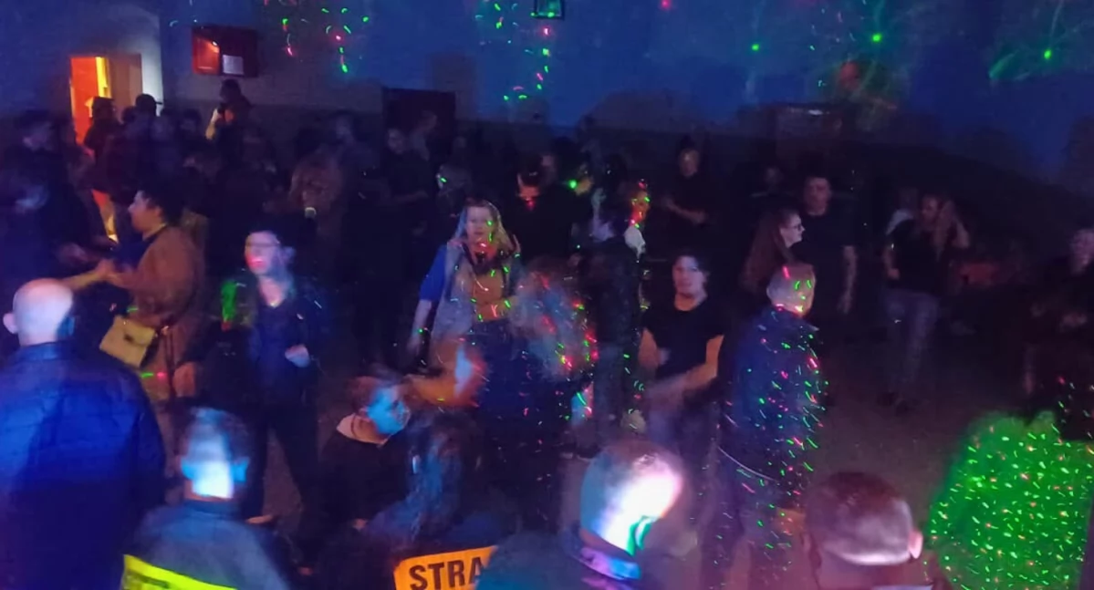 Gmina Wielgomłyny: strażacy zapraszają na zabawę taneczną w Karczowie, z DJ Koigo w sobotni wieczór