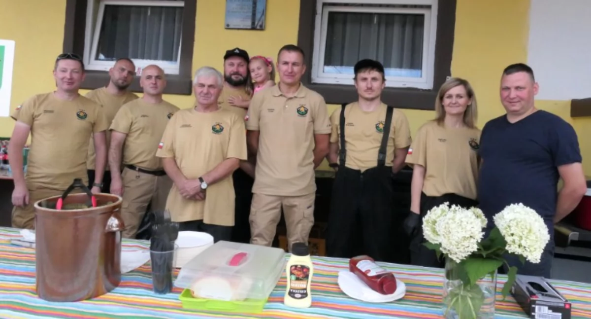 Rodzinny piknik i kino plenerowe w Dziepółci. Wydarzenie zorganizowali druhny i druhowie z miejscowej Ochotniczej Straży Pożarnej