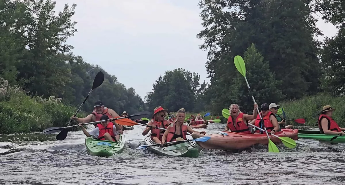 Niedzielna kajakowa wycieczka z Morsami z Radomska. Kilka godzin wiosłowania w dobrym towarzystwie