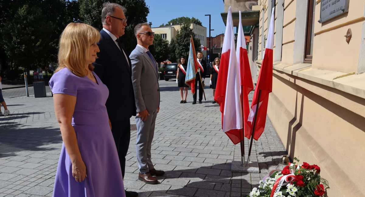 105. rocznica Cudu nad Wisłą. Kwiaty dla marszałka Piłsudskiego i uroczysta msza w kolegiacie