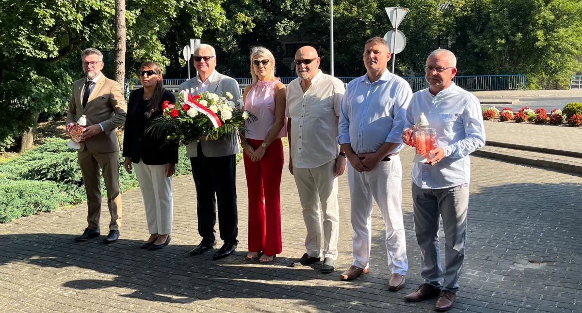 Uroczyste obchody 15 sierpnia w Przedborzu. Delegacja złożyła kwiaty