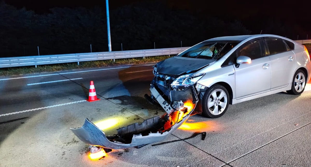 Zderzenie dwóch samochodów na autostradzie A1. Dyżurny wysłał trzy jednostki 