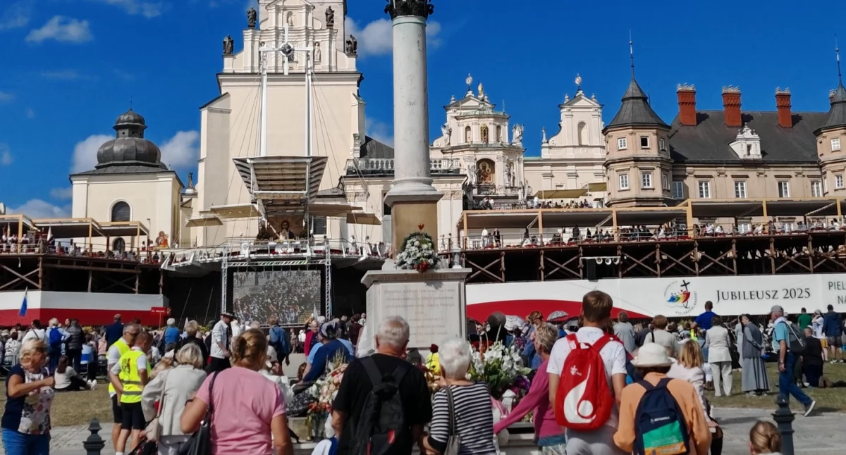 [WIDEO] Radomszczańscy pielgrzymi wrócili z Jasnej Góry. Do miasta weszli ze śpiewem na ustach