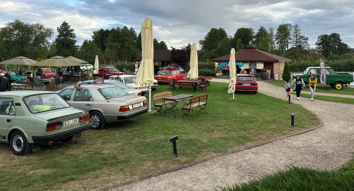Klasyczne zakończenie wakacji w Zalesiu Gosławickim z KGW Świętojanki w Gosławicach i Stowarzyszeniem Era Klasyki Radomsko