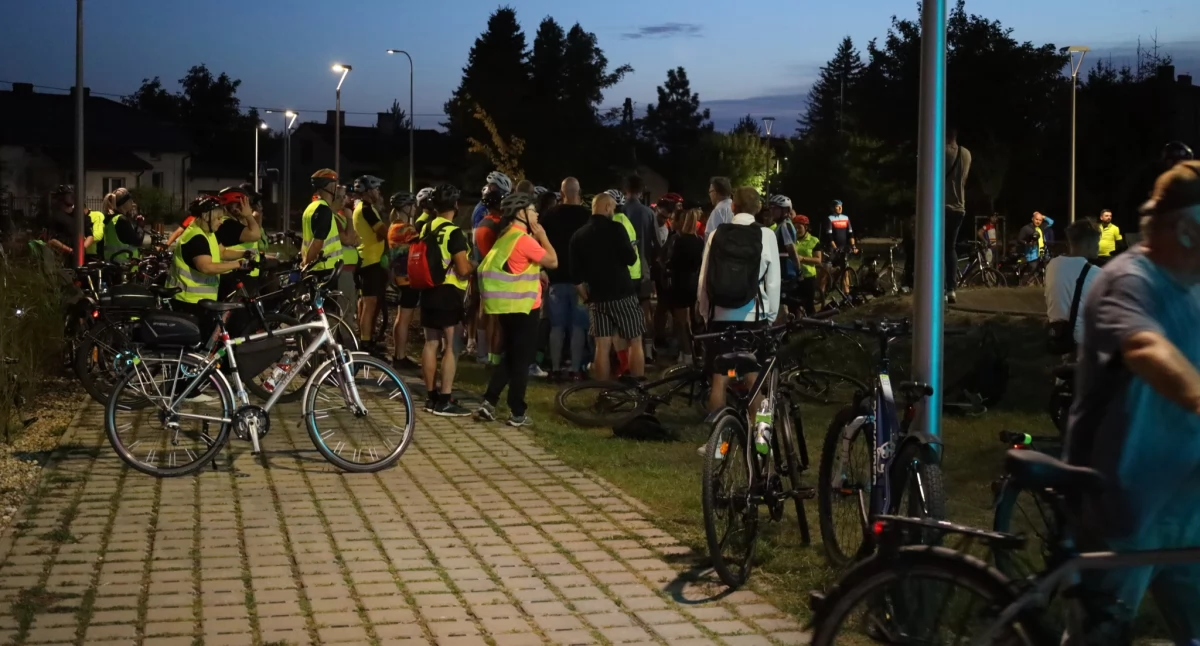 7. Rajd Nocny w Radomsku. Rowerzyści ruszyli z parku Glinianki