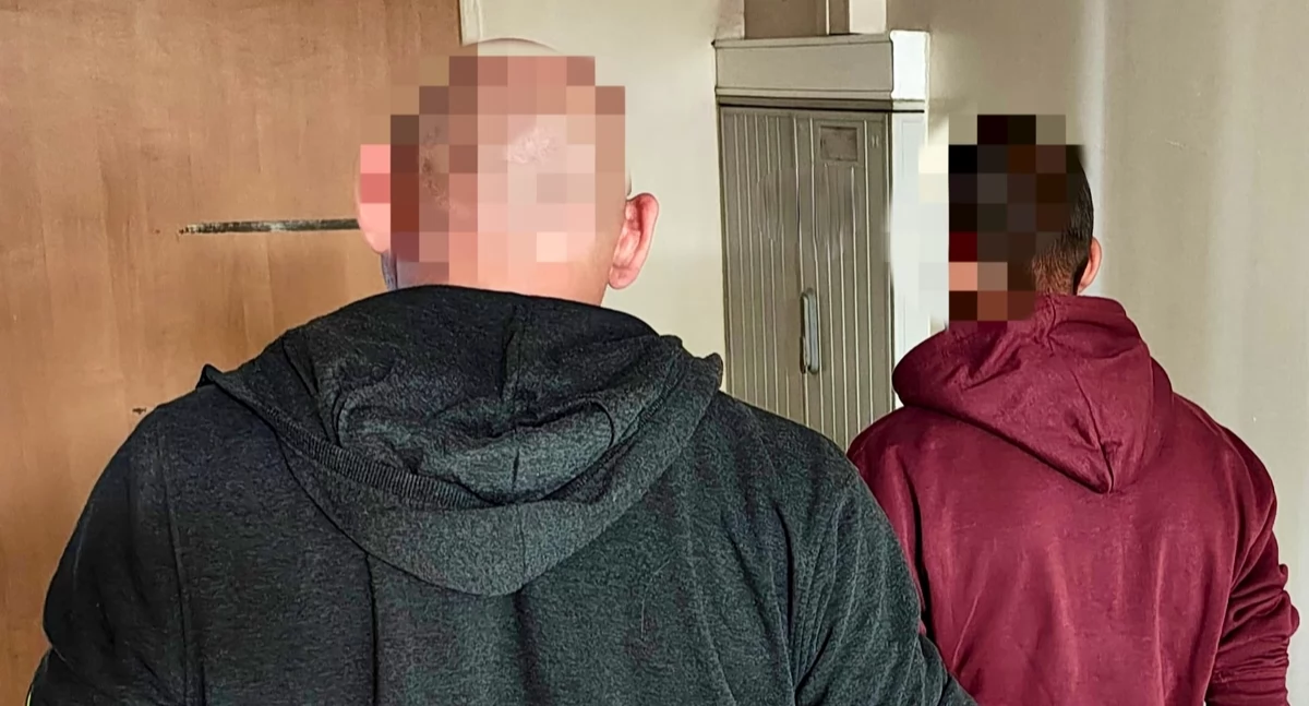 Trzech mężczyzn napadło na 59-latka. Wciągnęli go do bramy, pobili i okradli