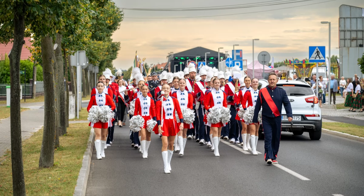 Dożynki w Kleszczowie 2025. Wystawny festyn, muzyka do tańca i tradycyjne obrzędy. Wszystko na najwyższym poziomie w najbogatszej gminie w kraju