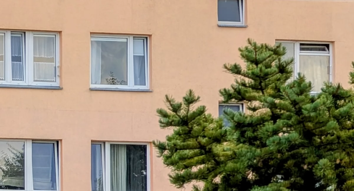 Dyżurny straży usłyszał: - Mój sąsiad stracił władzę w nogach. Sam nie otworzy drzwi. Pomożecie?